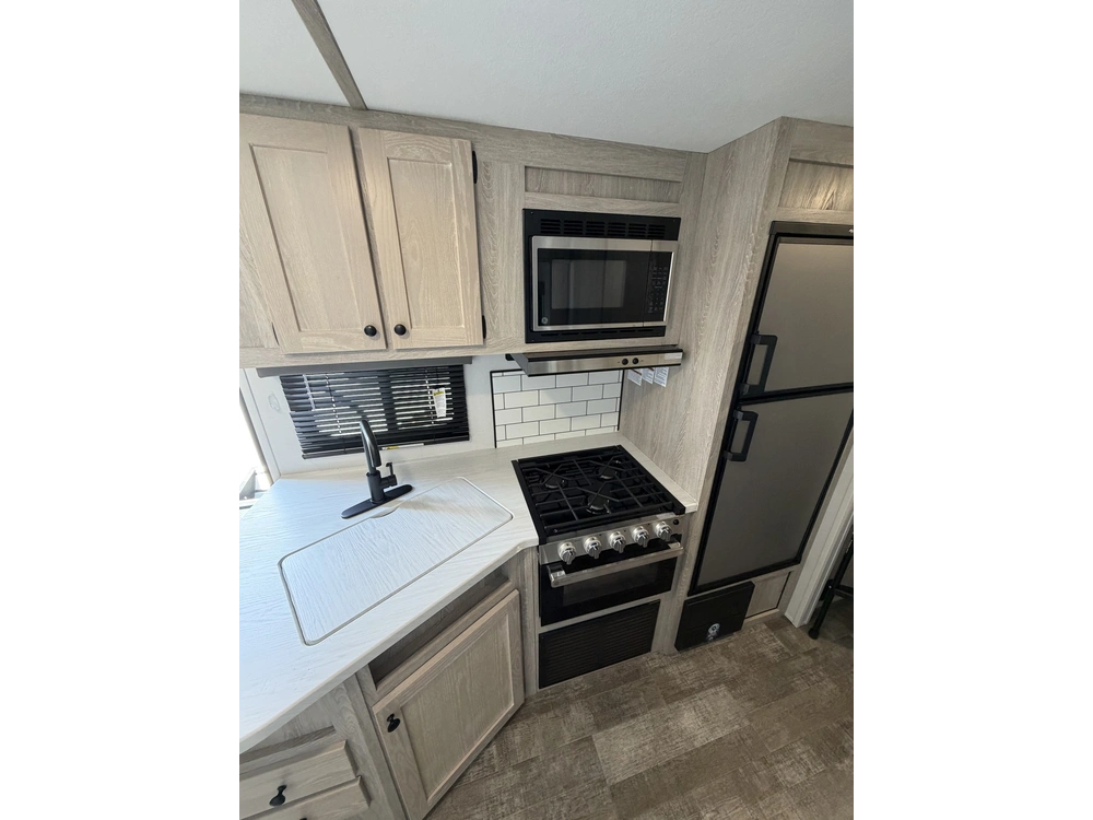2024 Riverside Rv Intrepid 240bhs alt