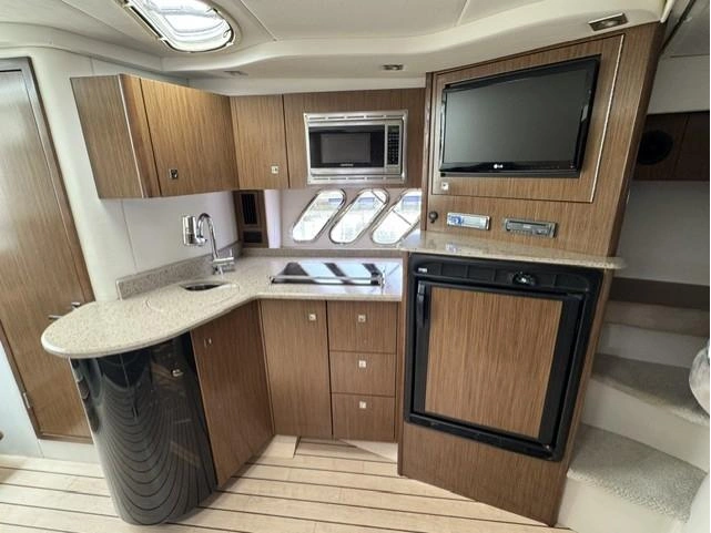Cruisers Yachts 380 Express 2013 alt