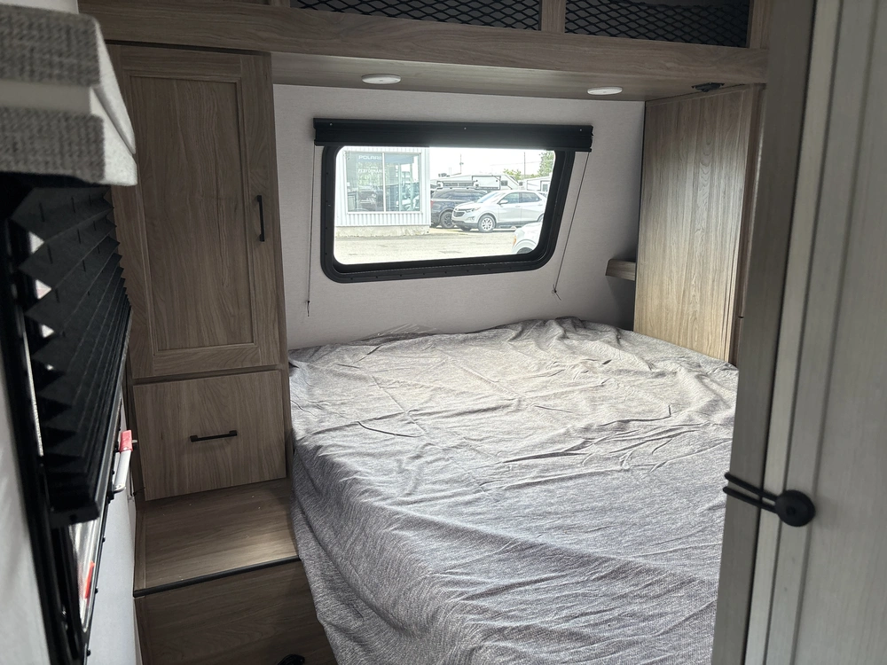 2025 Coachmen Fr. Express 31se alt