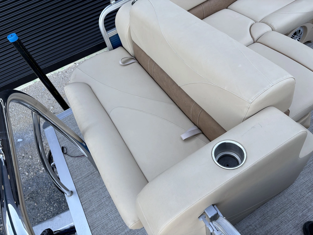 2020 Avalon Venture 1875 Cruise Rear Bench alt