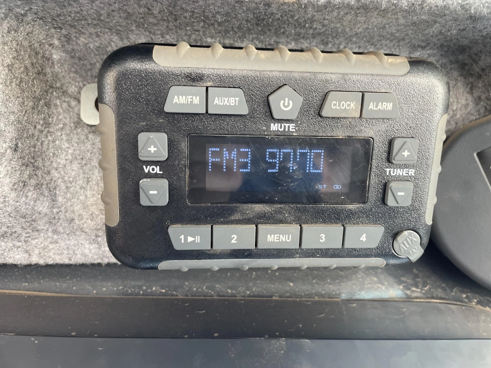 2022 John Deere 317g alt