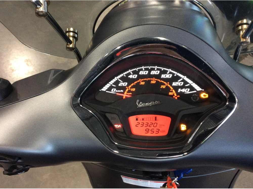 2021 Vespa Gts 300 alt