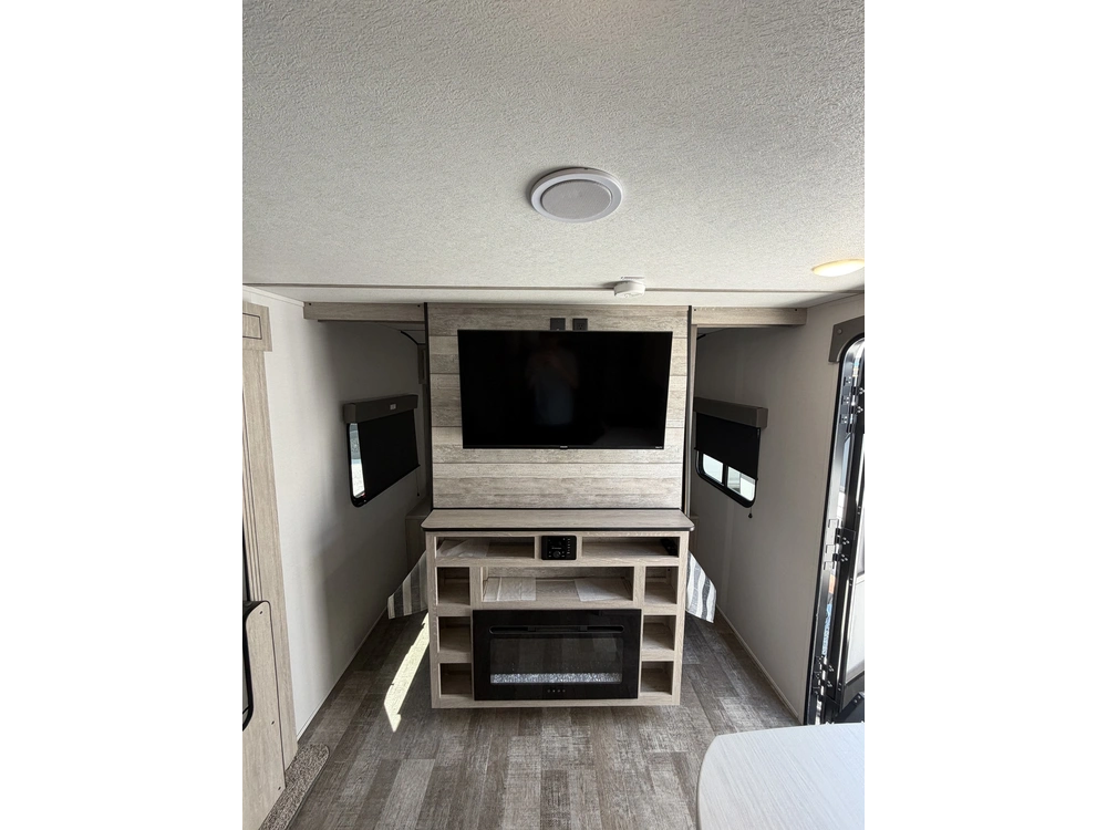 2024 Riverside Rv Intrepid 240bhs alt