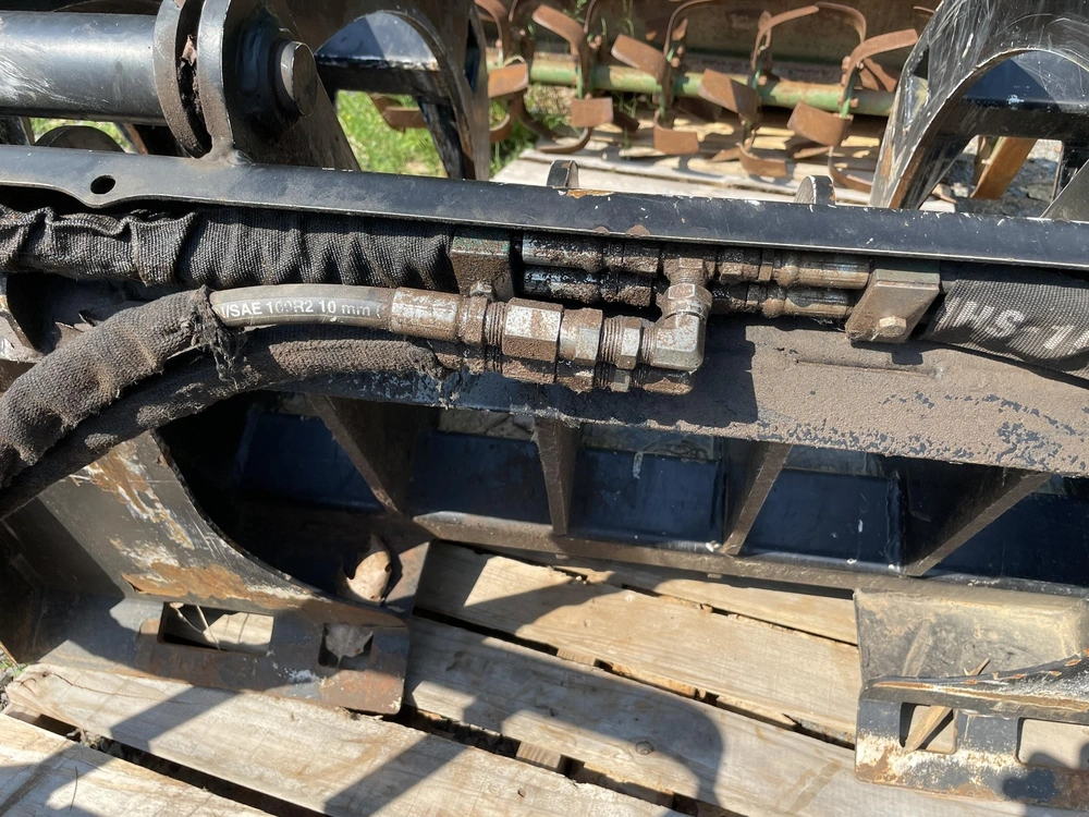 2022 John Deere 317g alt