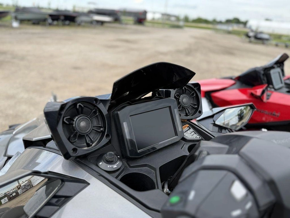 2023 Kawasaki Ultra 310lx alt