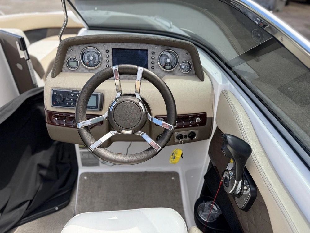 Regal Fastdeck 24 2012 alt