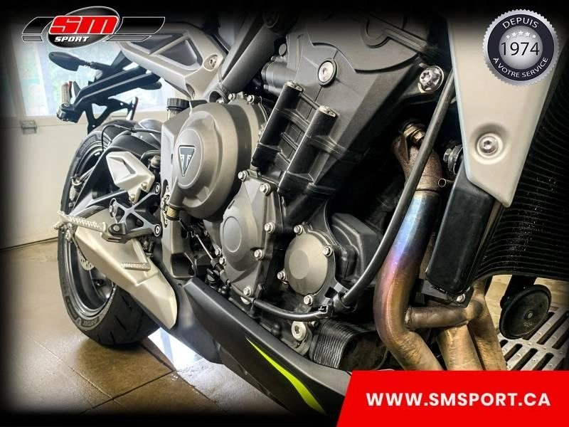 Triumph Street Triple 2022 alt