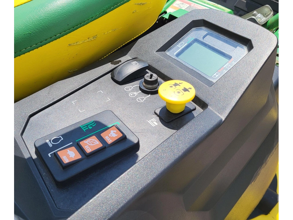 2022 John Deere Z545r alt