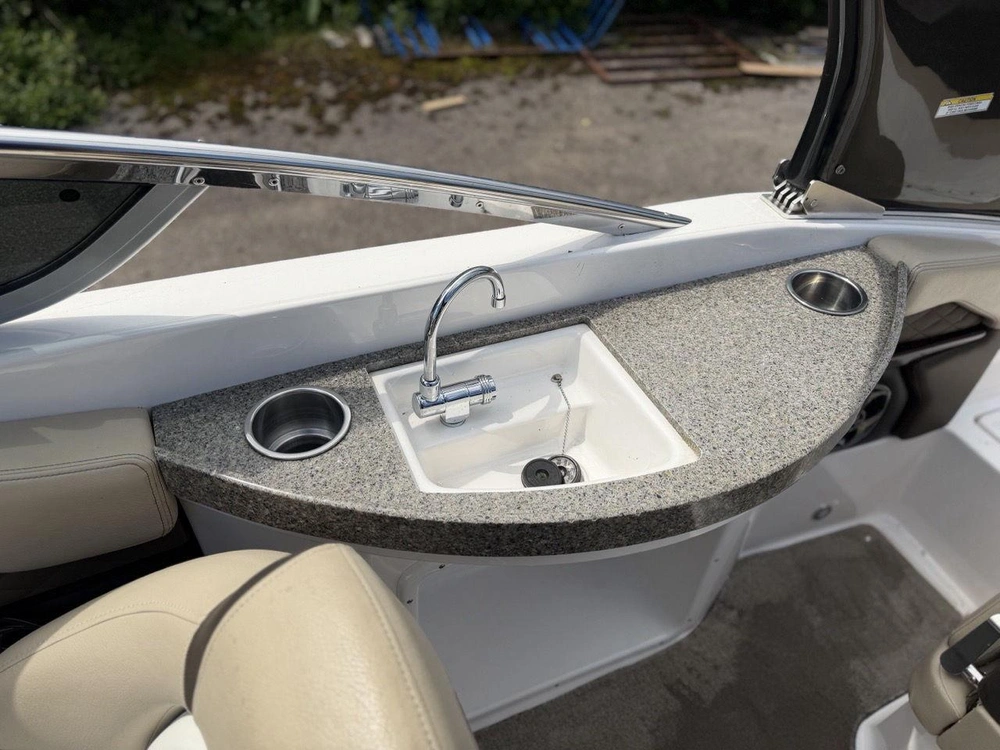 Regal Fastdeck 24 2012 alt