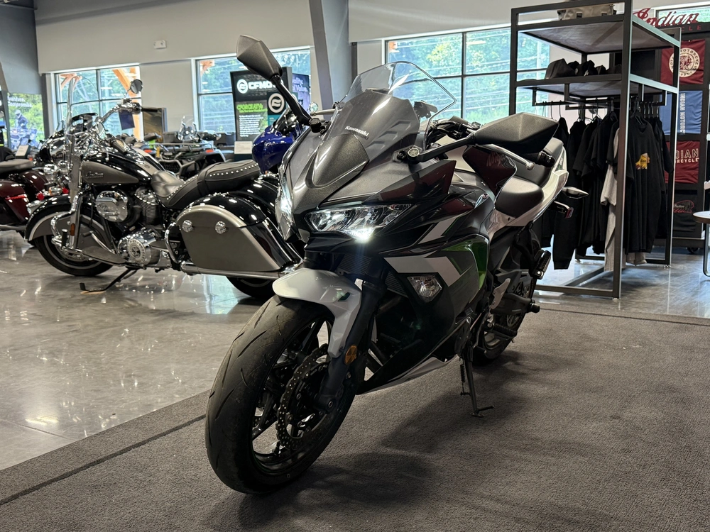 2022 Kawasaki Ninja 650 alt