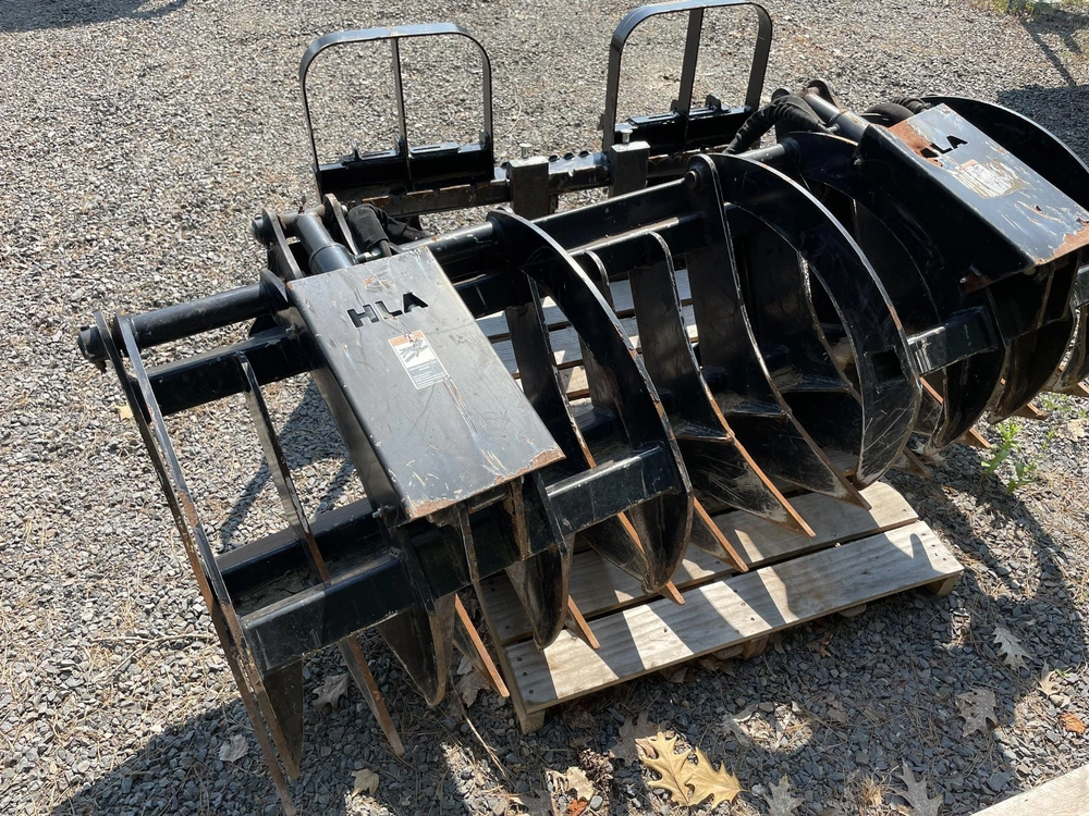 2022 John Deere 317g alt