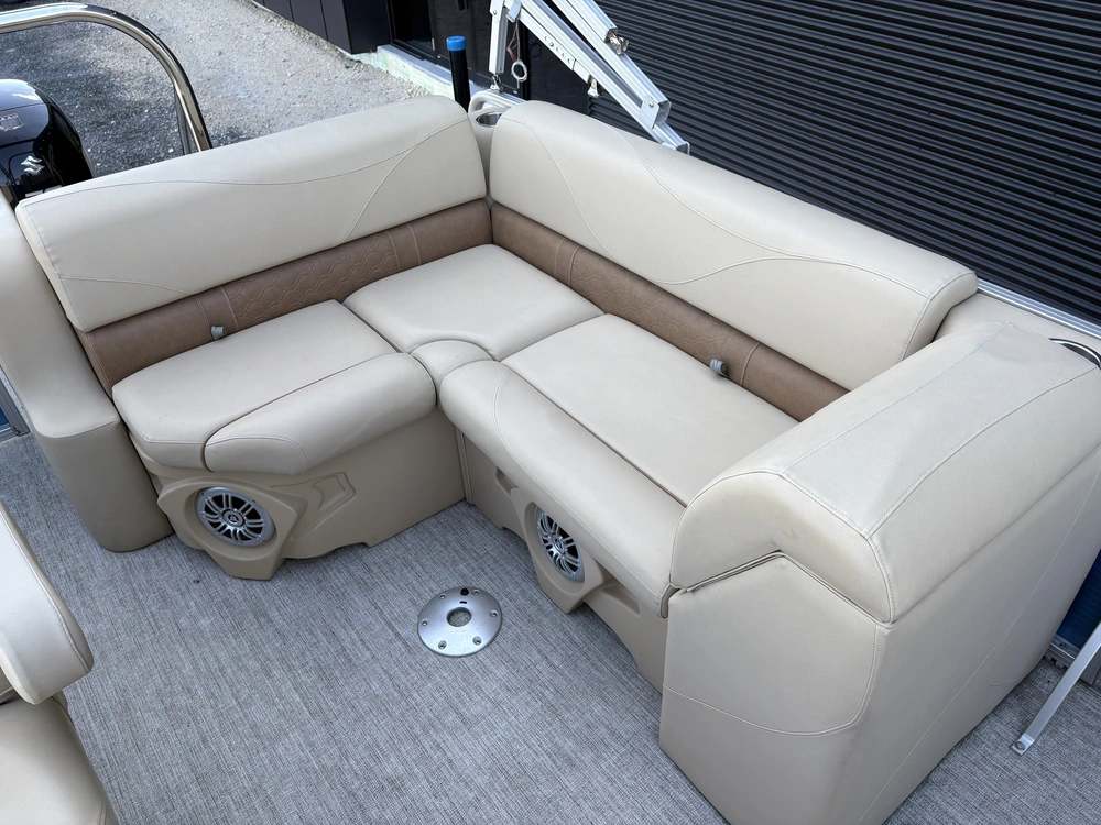 2020 Avalon Venture 1875 Cruise Rear Bench alt