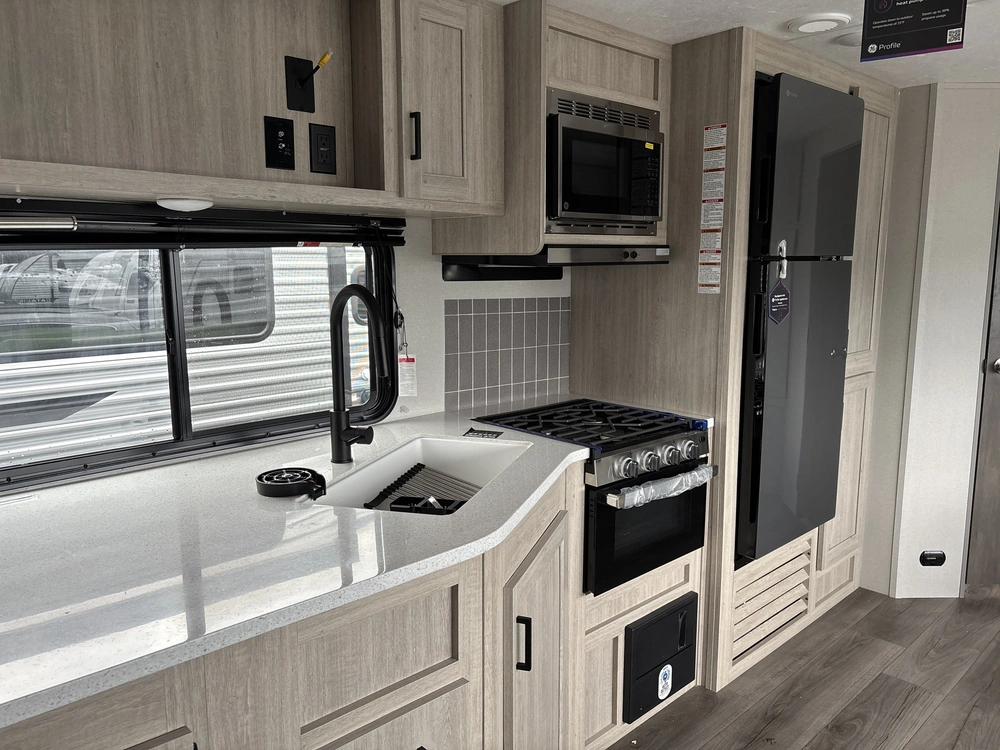 2026 Coachmen Catalina 243rbsle alt