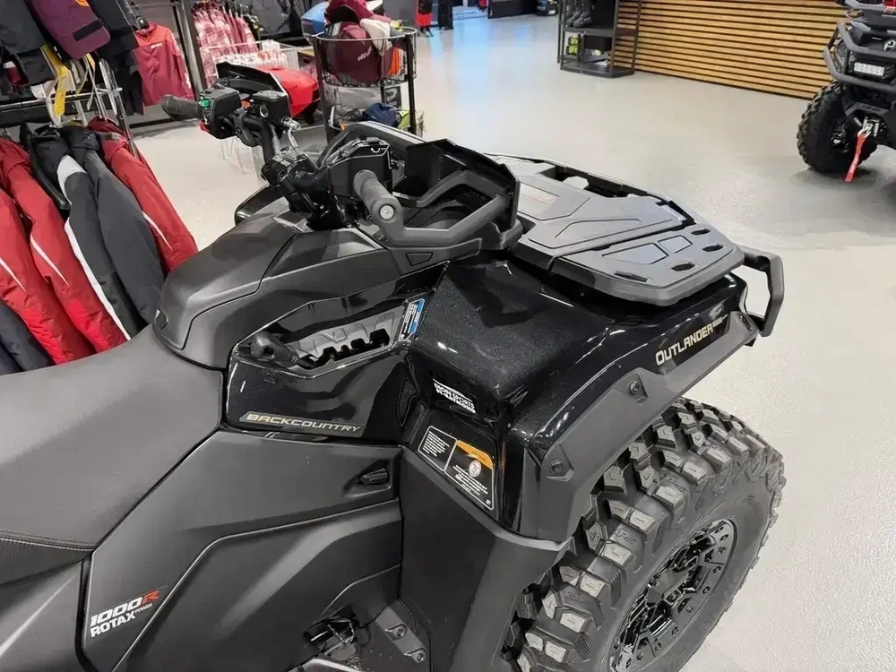 Can-am Outlander Max Backcountry 6x6 1000r 2026 alt