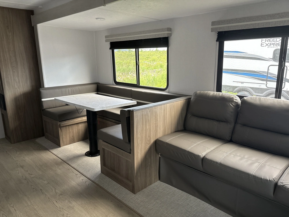2025 Coachmen Fr. Express 31se alt