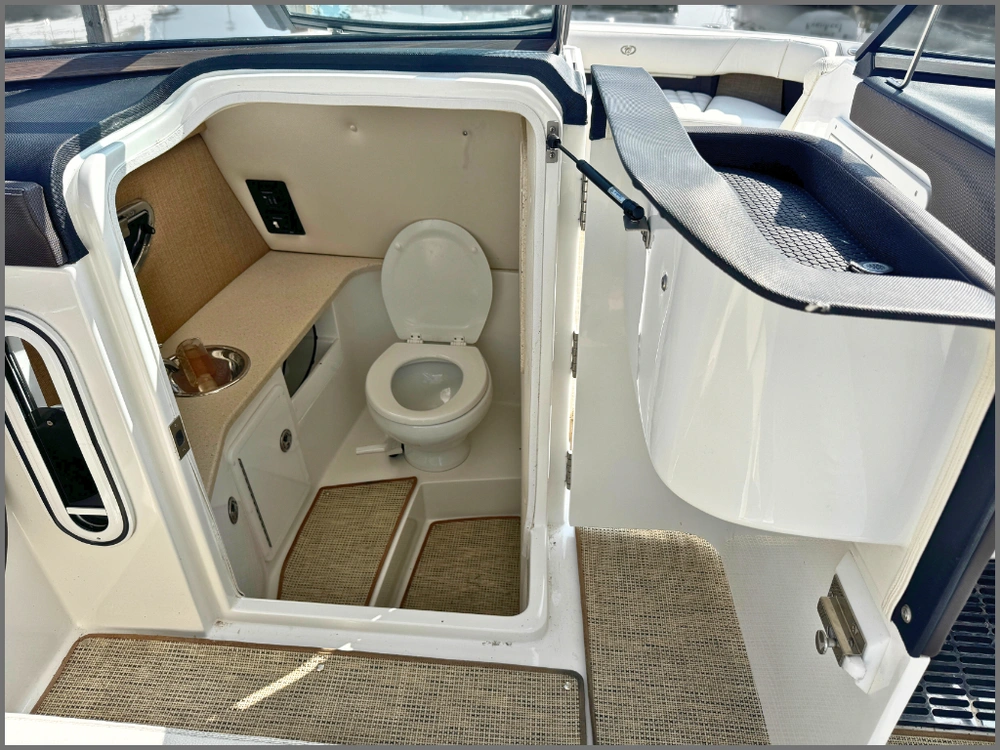 2018 Cobalt Boats R30 alt