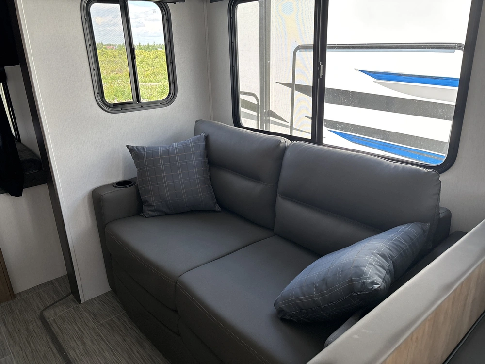 2024 Coachmen Fr. Express 288bhds alt