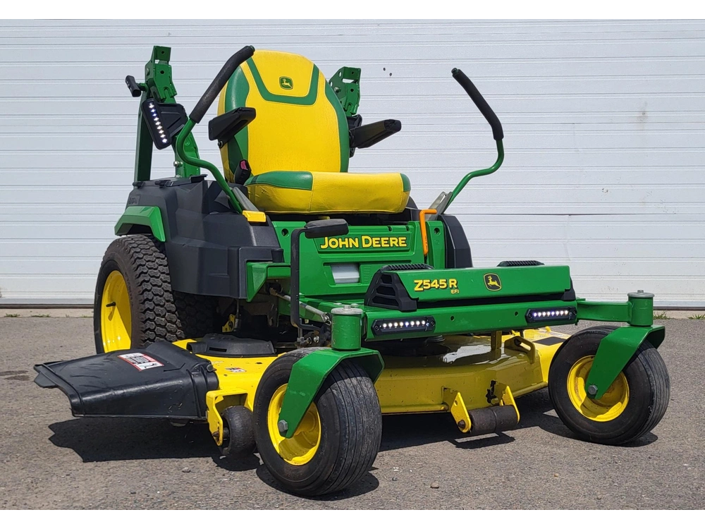 2022 John Deere Z545r alt
