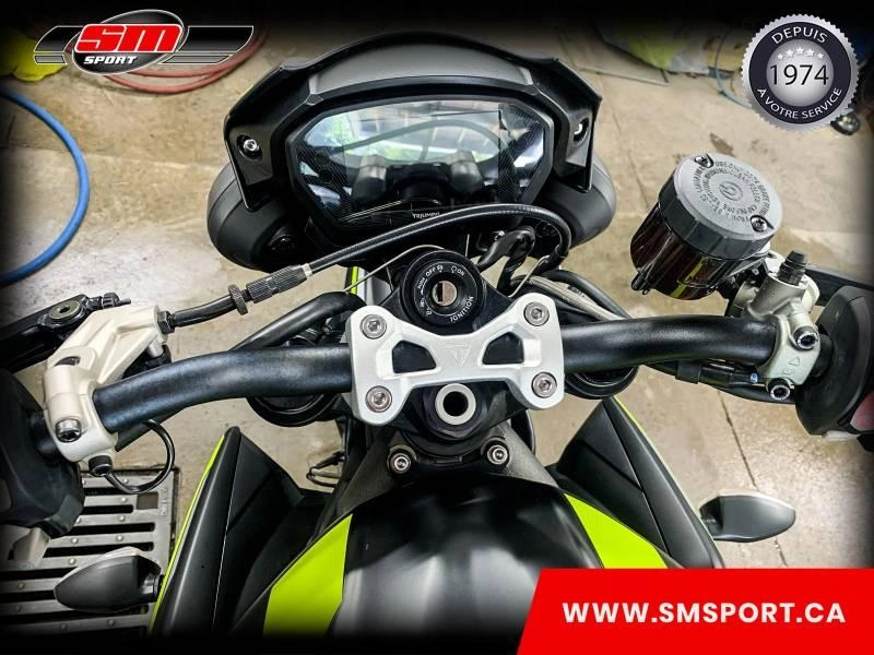 Triumph Street Triple 2022 alt
