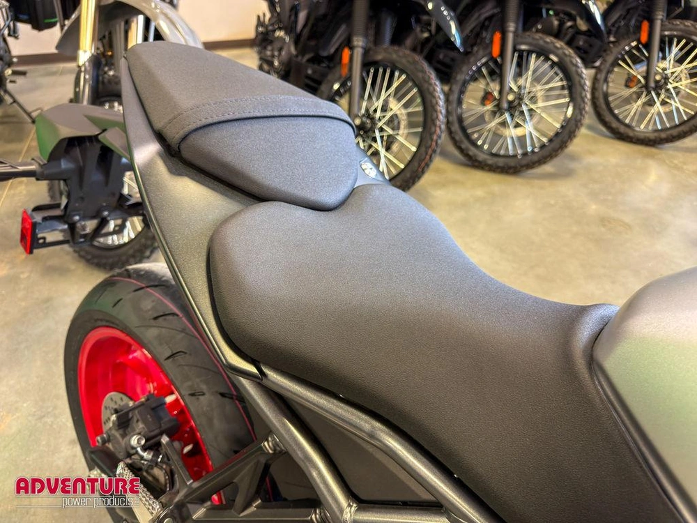 2025 Suzuki Gsx-8s alt