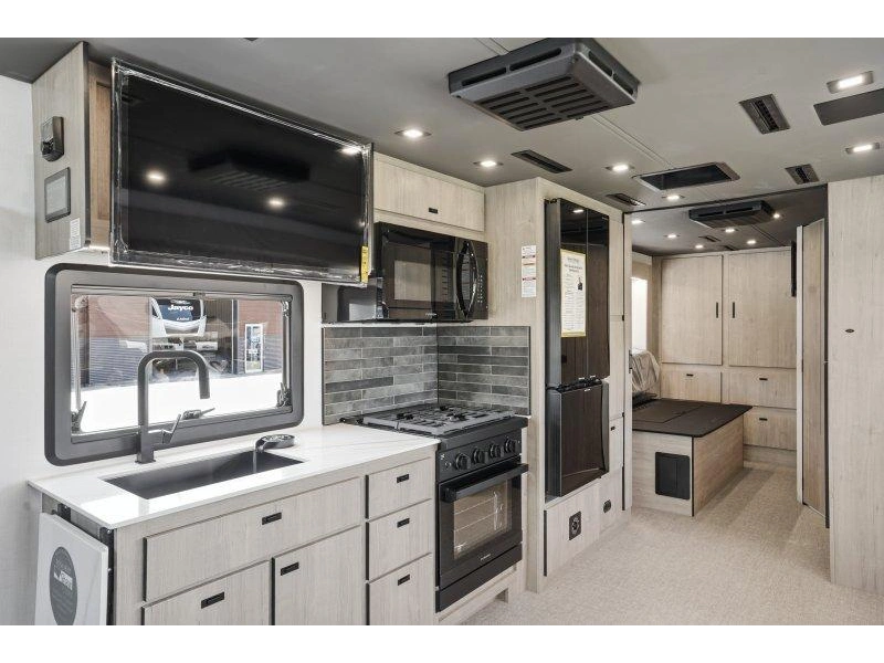 Grand Design Lineage 31zw 2027 alt