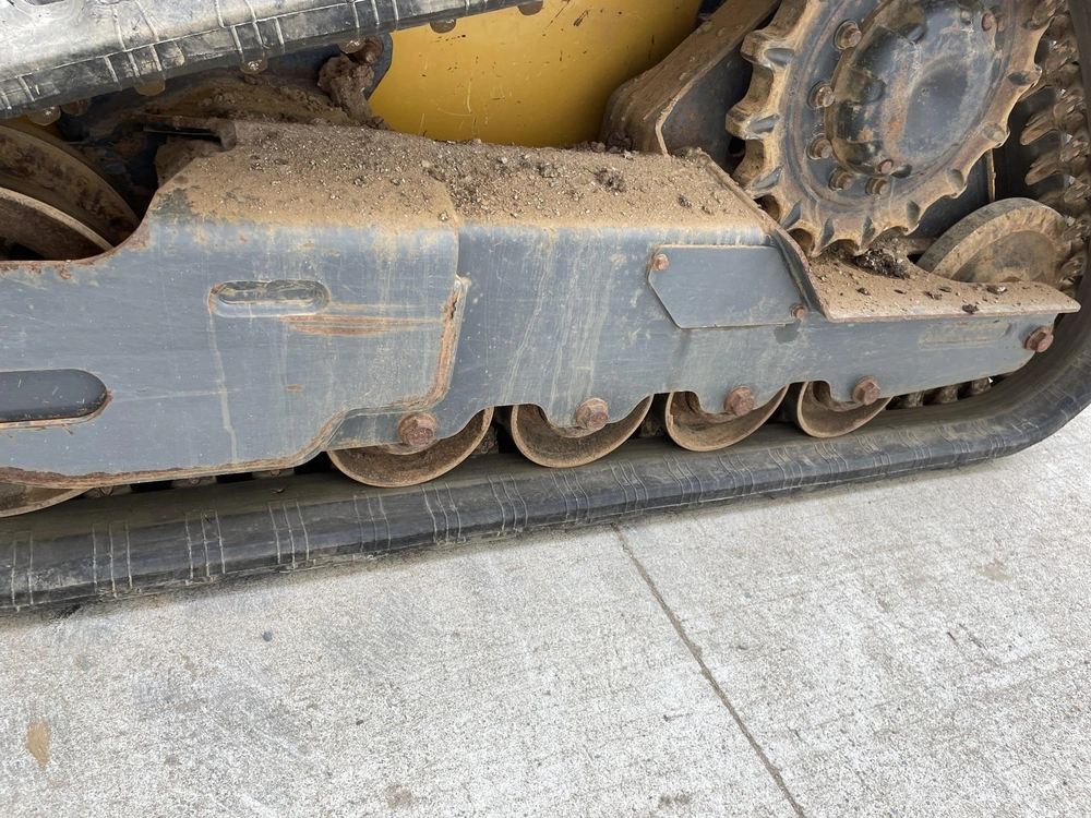 2022 John Deere 317g alt