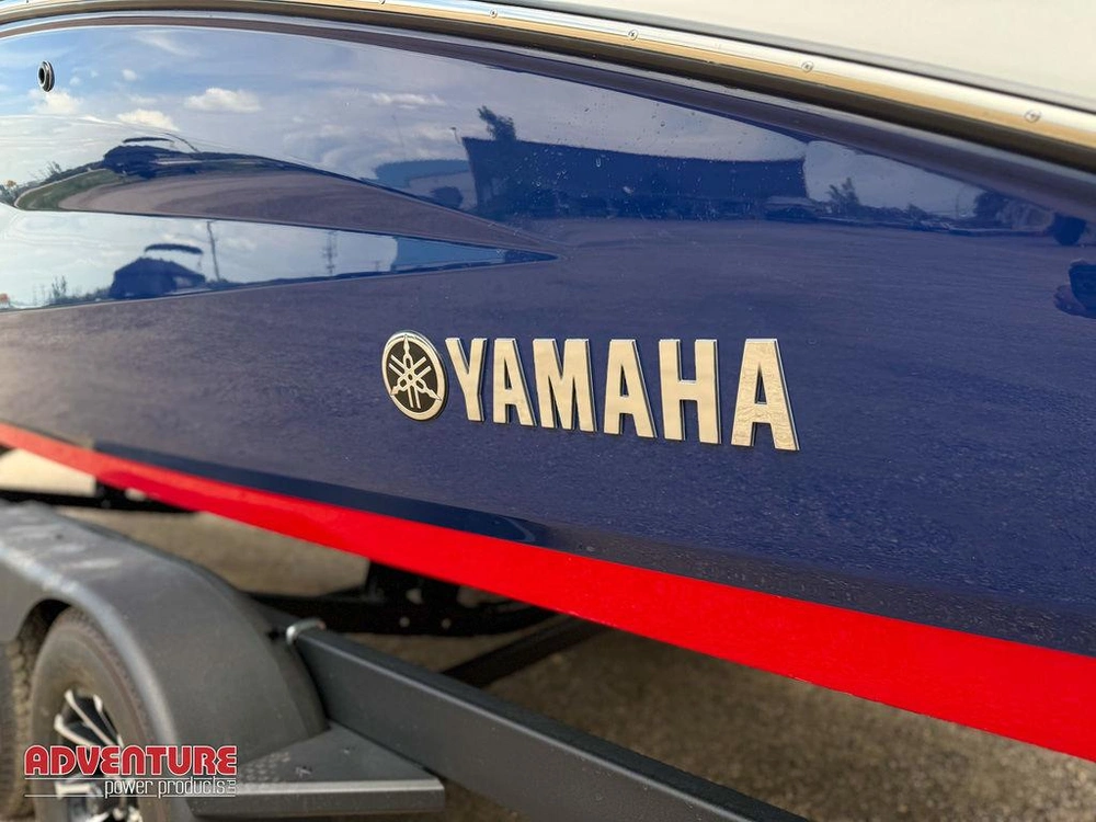 2025 Yamaha 252xe alt