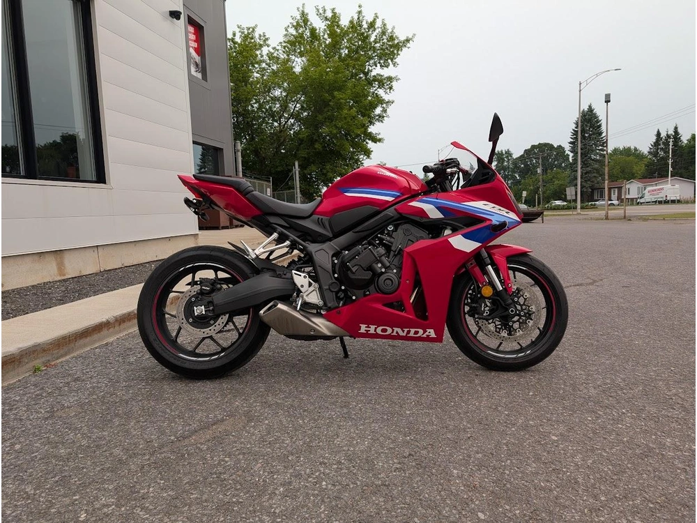 Honda Cbr650ract E-clutch 2026 alt