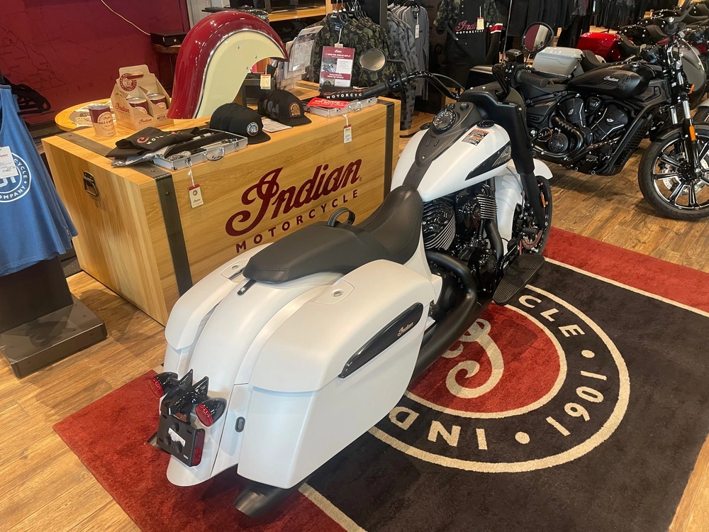 2026 Indian Motorcycle Springfield Dh - Ghost White Mtllc Smk alt