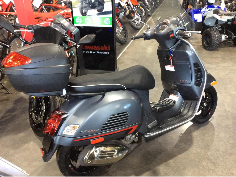 2021 Vespa Gts 300 alt