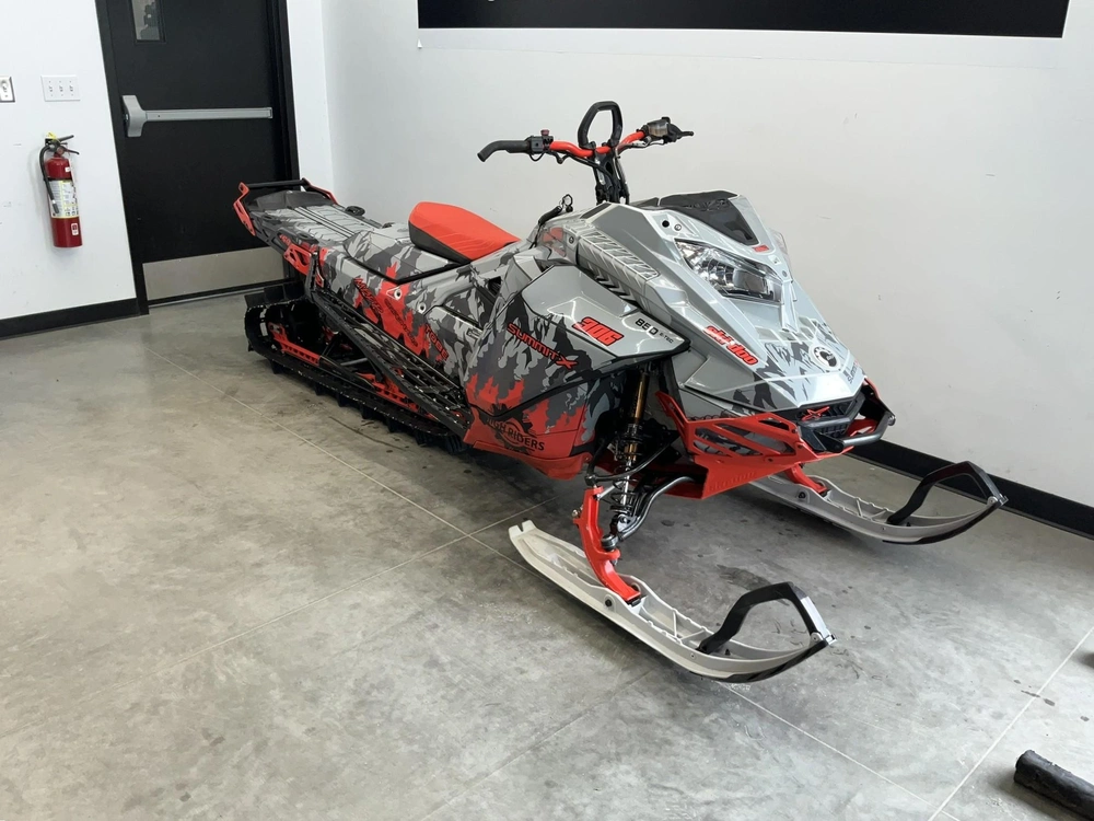 2021 Ski-doo Summit X Expert alt