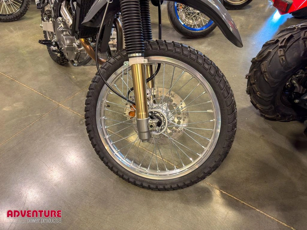 2026 Suzuki Dr650se alt