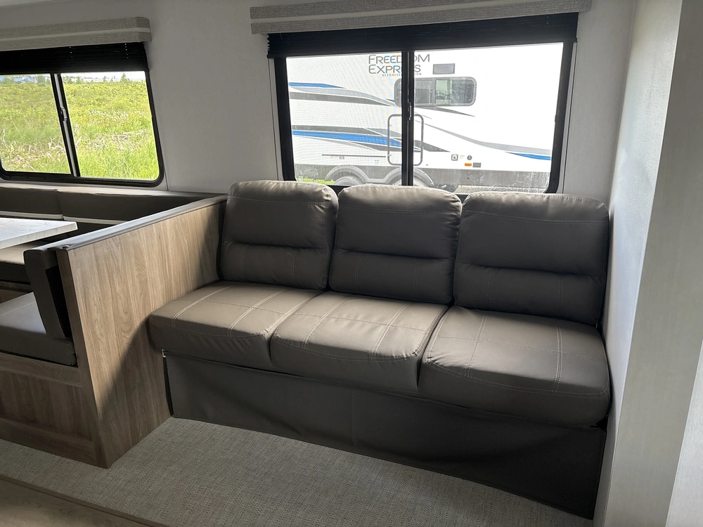 2025 Coachmen Fr. Express 31se alt