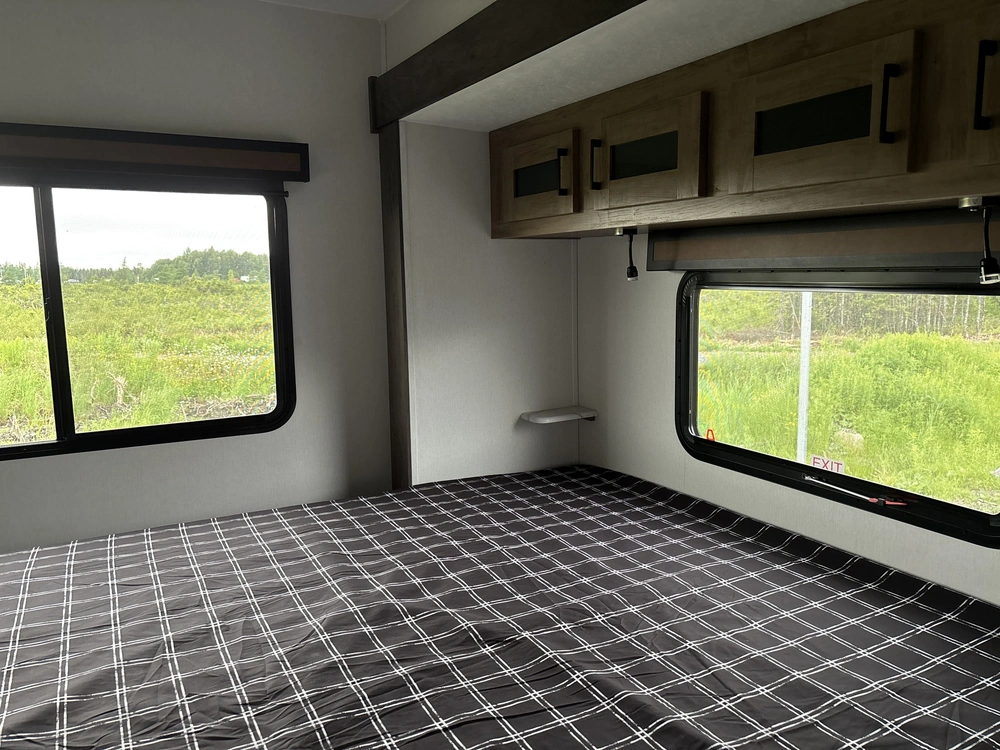 2024 Coachmen Fr. Express 259fkds alt