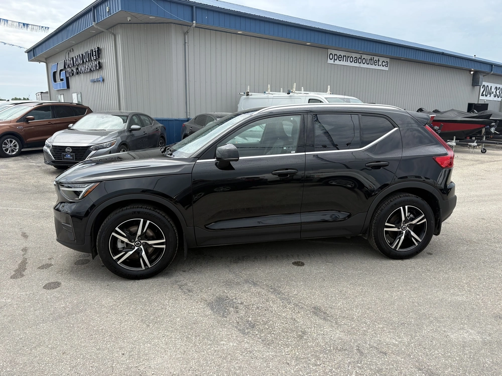 2025 Volvo Xc40 B5 alt