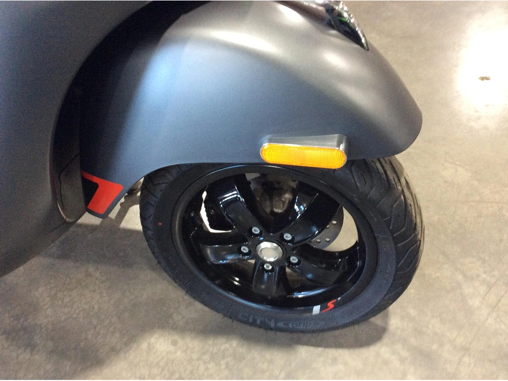 2021 Vespa Gts 300 alt