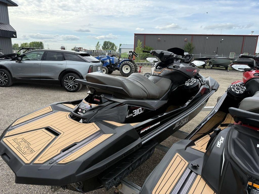2023 Kawasaki Ultra 310lx alt