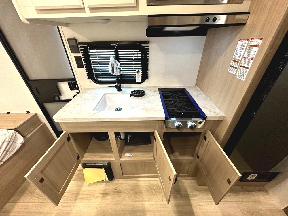 2027 Coachmen Clipper 17bh alt