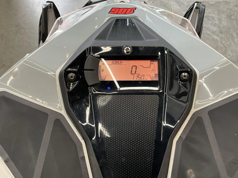 2021 Ski-doo Summit X Expert alt