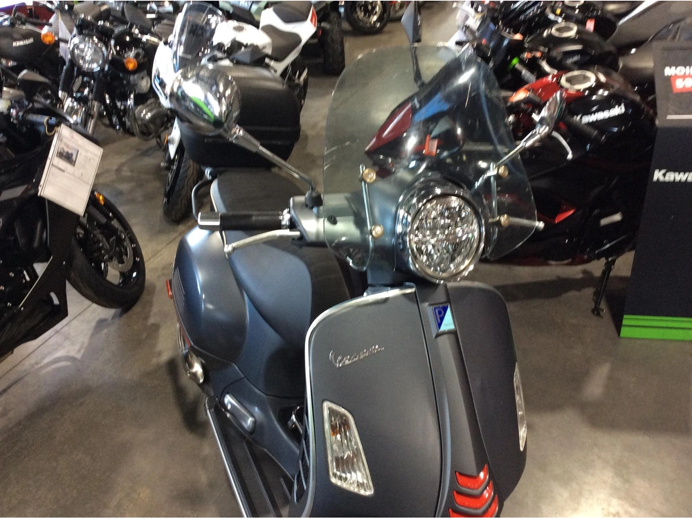 2021 Vespa Gts 300 alt