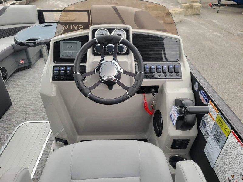 Sylvan X1 Ulz Platinum / Yamaha F150 2026 alt