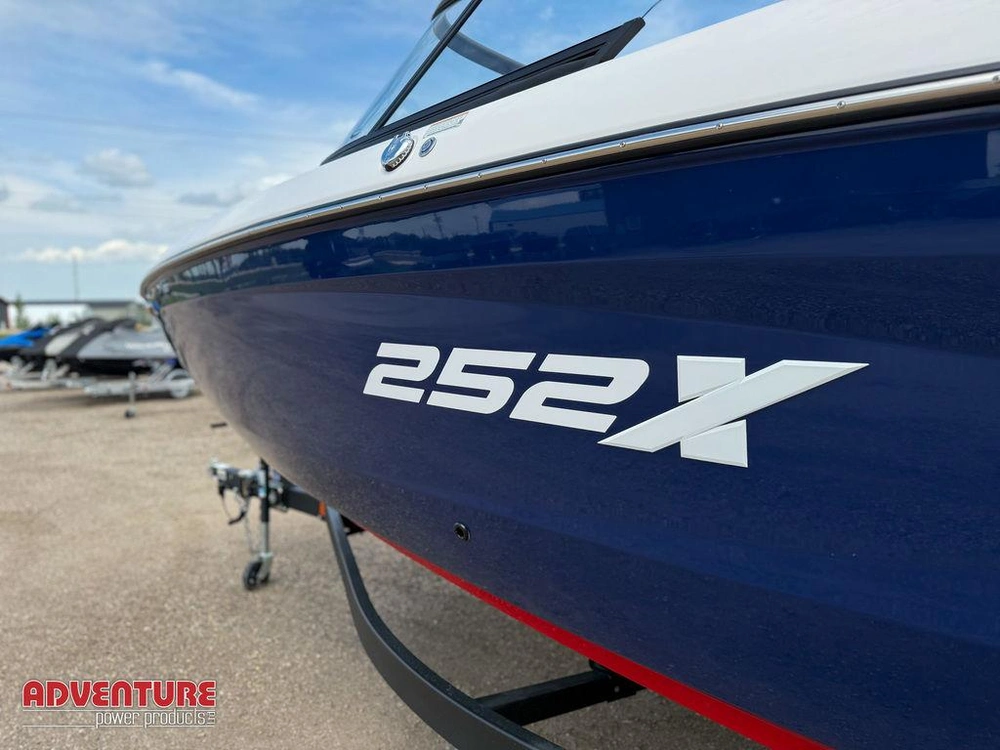 2025 Yamaha 252xe alt