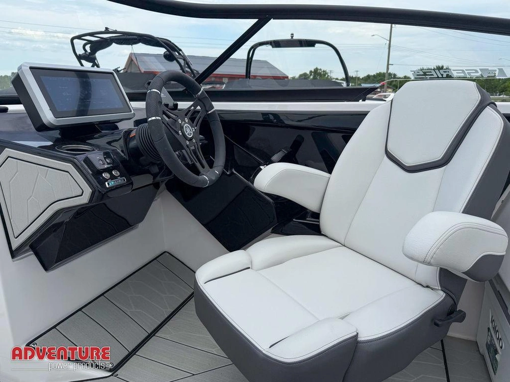 2025 Yamaha 252xe alt