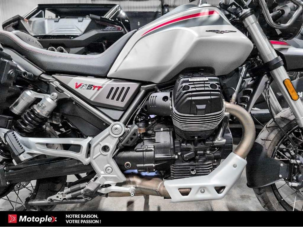 2023 Guzzi V85tt Travel Edition alt