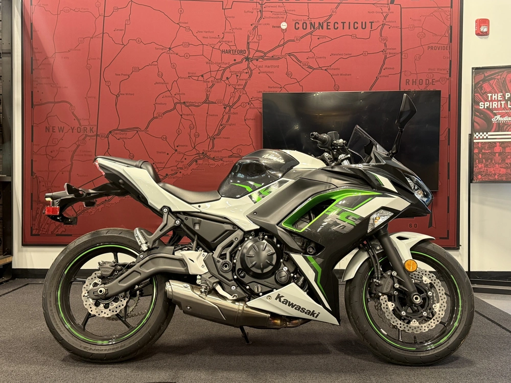 2022 Kawasaki Ninja 650 alt