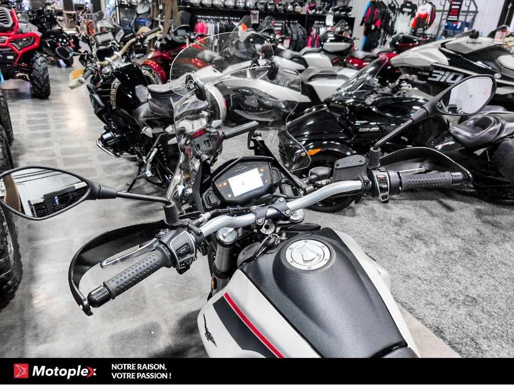 2023 Guzzi V85tt Travel Edition alt