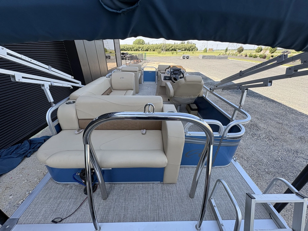 2020 Avalon Venture 1875 Cruise Rear Bench alt