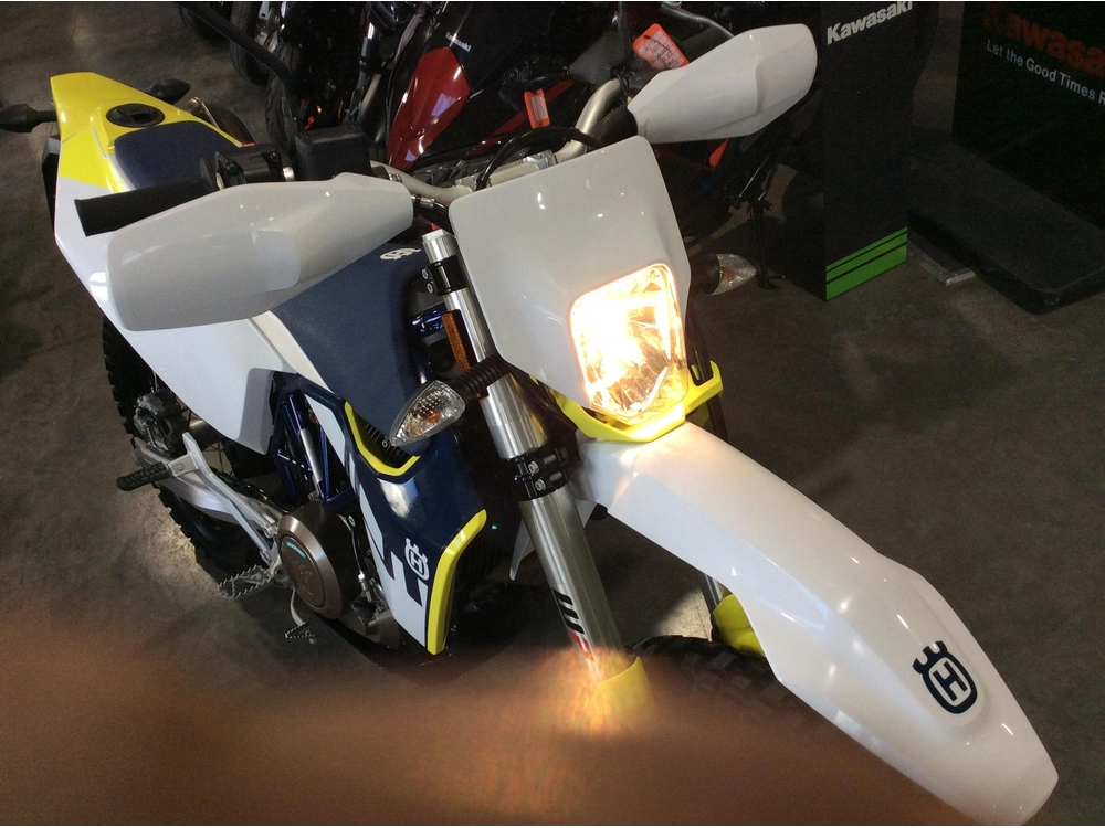 Husqvarna 701 Enduro 2024 alt