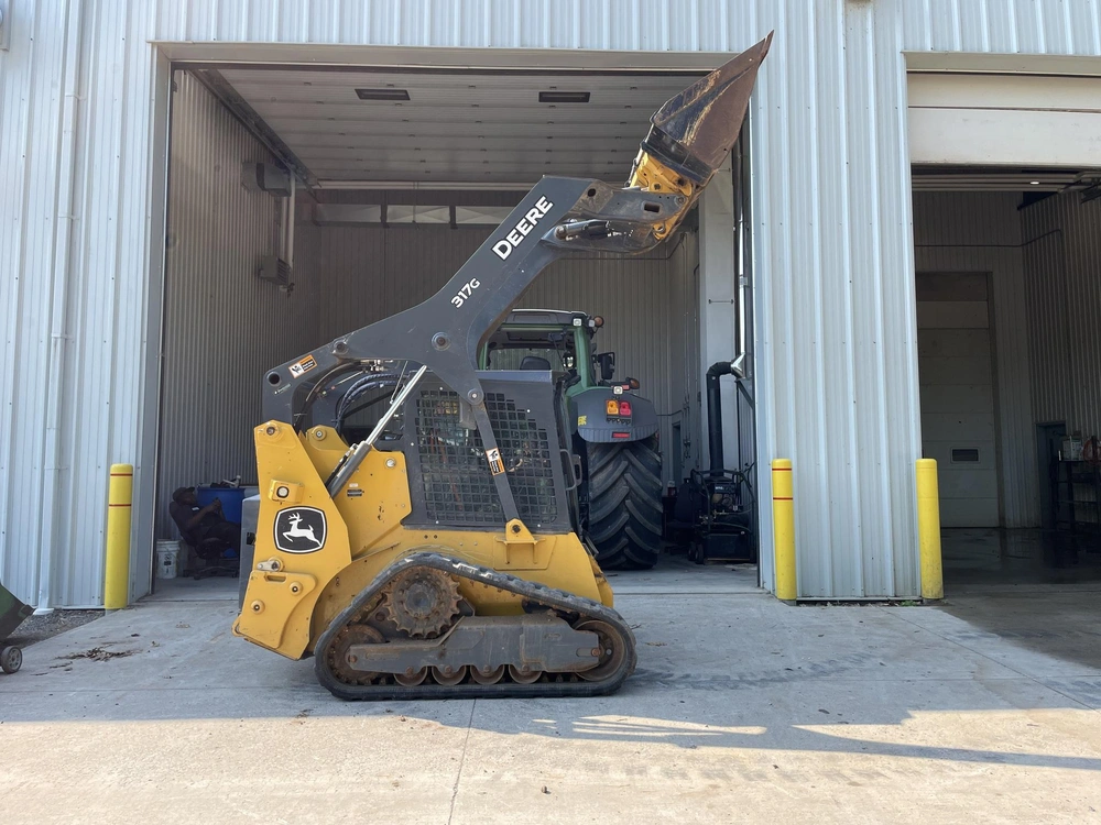 2022 John Deere 317g alt