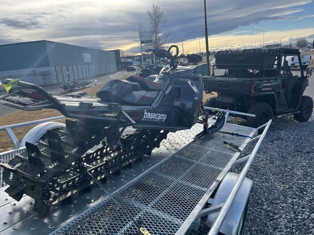 2025 Ski-doo Summit® X® With Expert Package 850 E-tec Turbo R 154 H_alt Powder 3.0_10.25 alt